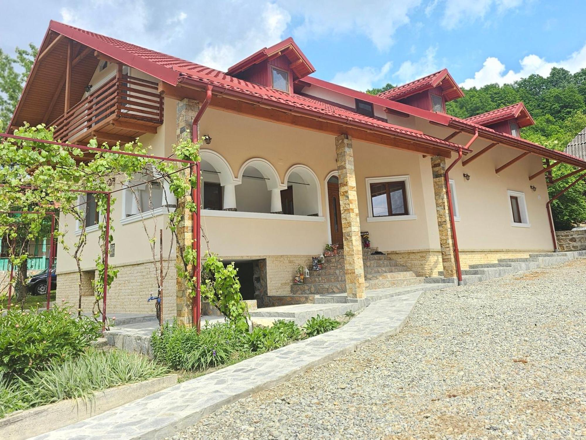 Casa Hera Кэлимэнешти Экстерьер фото