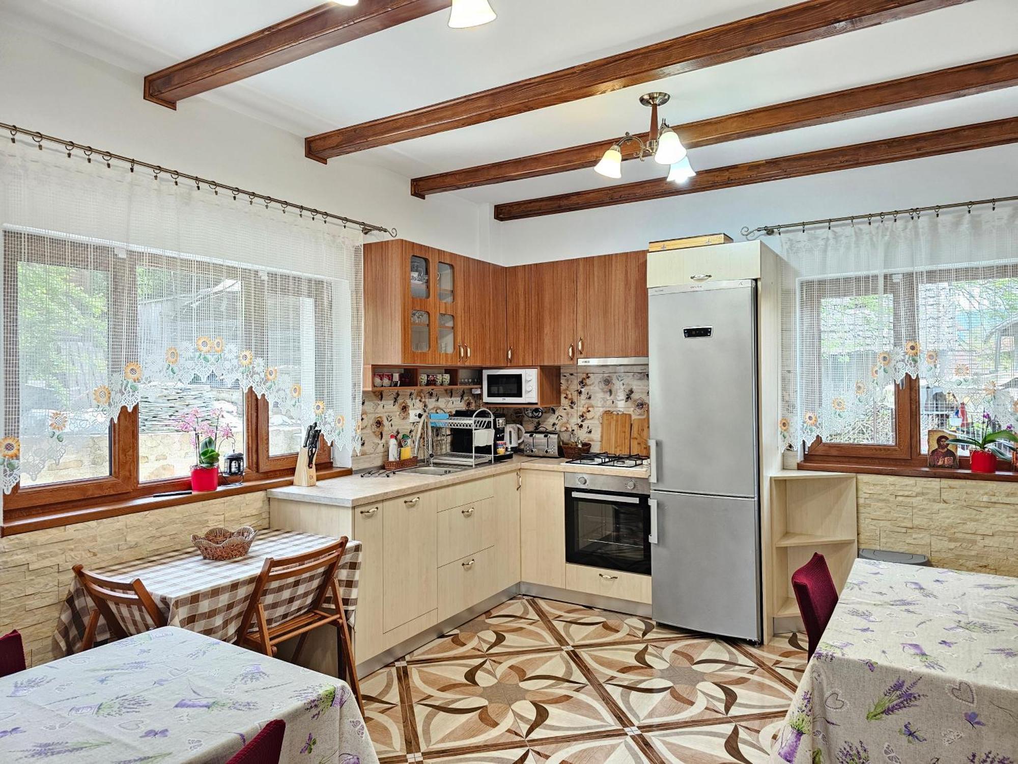 Casa Hera Кэлимэнешти Экстерьер фото