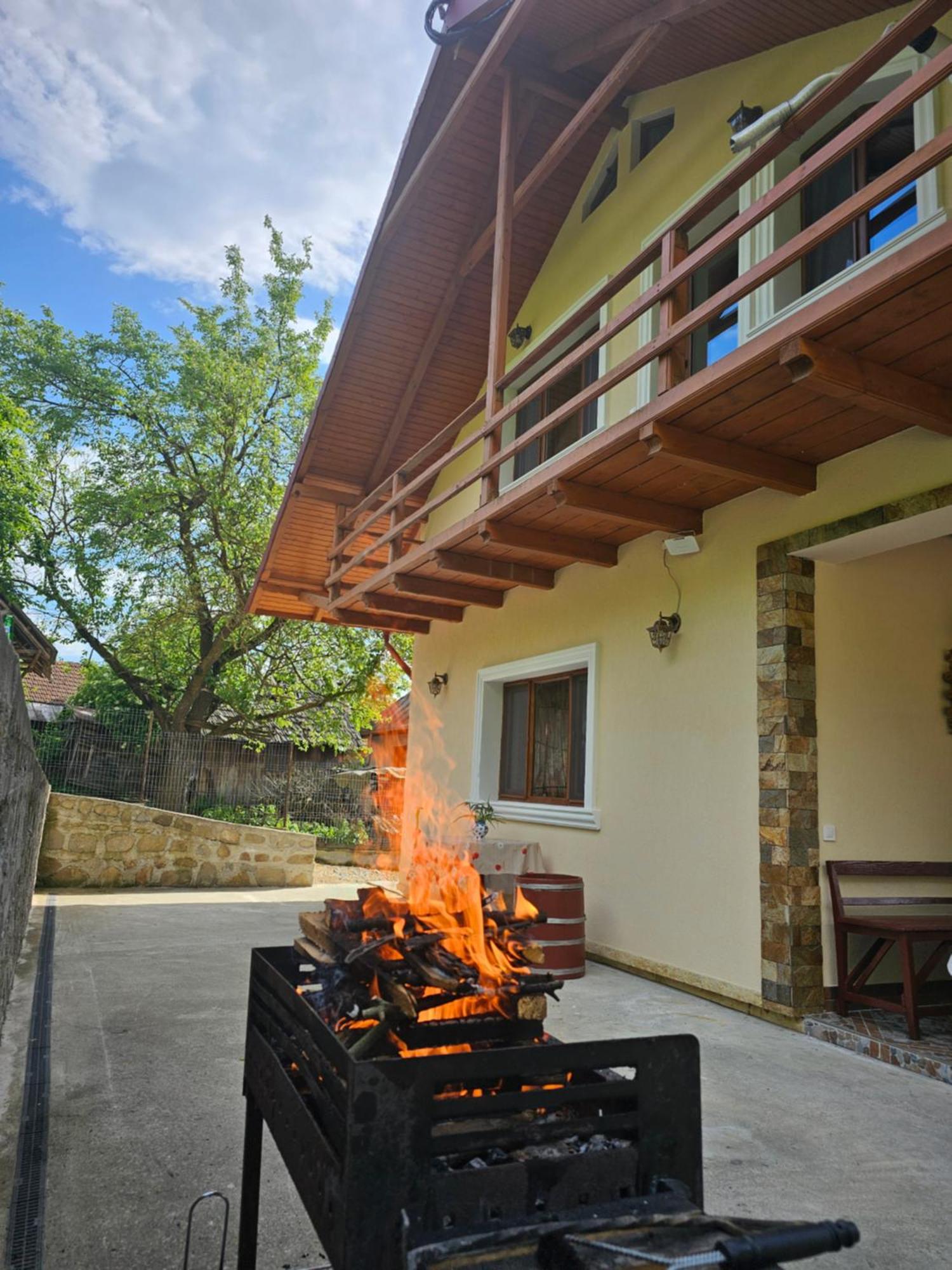 Casa Hera Кэлимэнешти Экстерьер фото