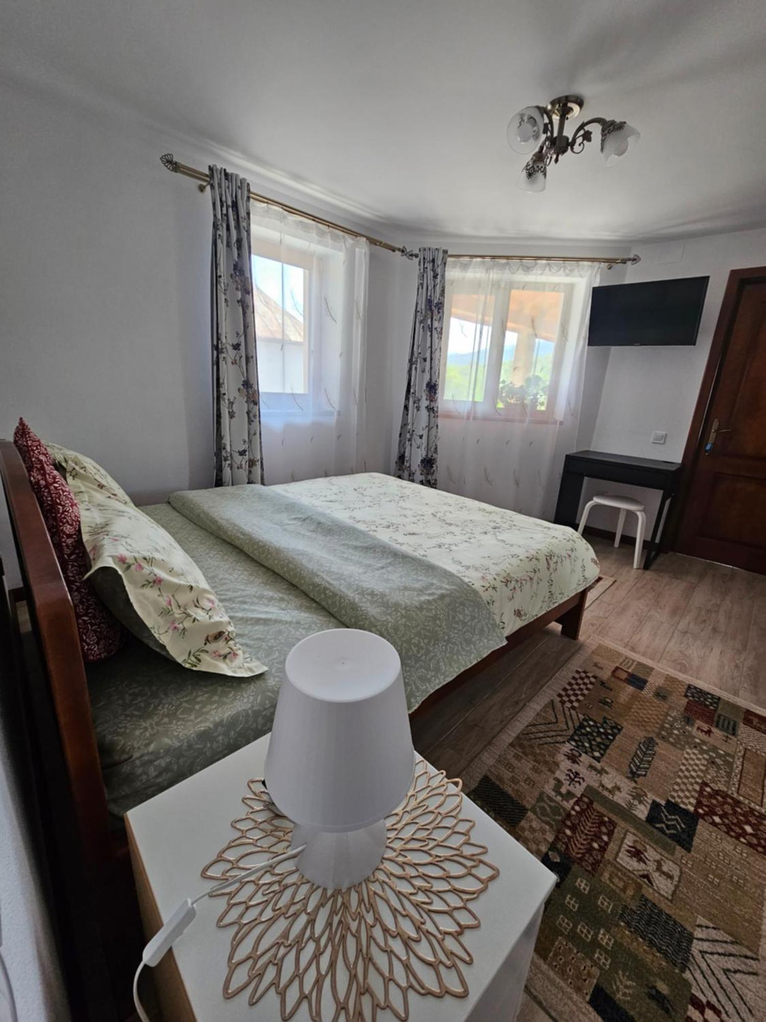 Casa Hera Кэлимэнешти Экстерьер фото
